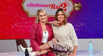 Simona Ventura dice addio a Citofonare Rai2: la dedica social di Paola Perego alla collega commuove tutti